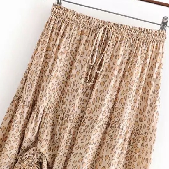 LAST ONE Leopard Ruched Skirt - Picture 2 of 16